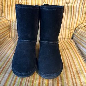 Women’s 7.5 Bearpaw boots